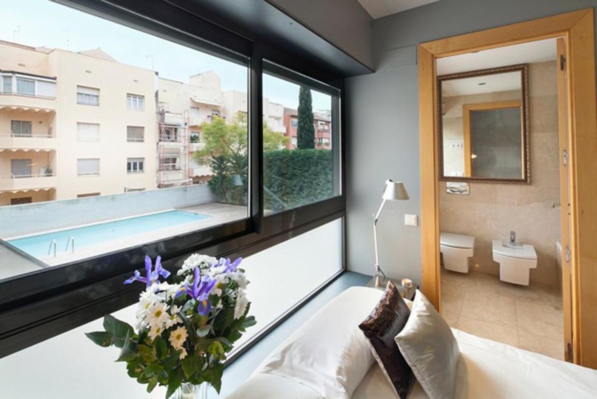 My Space Emirates - Splendid Apartment With Terrace And Pool Near Park Gueell 바르셀로나 객실 사진