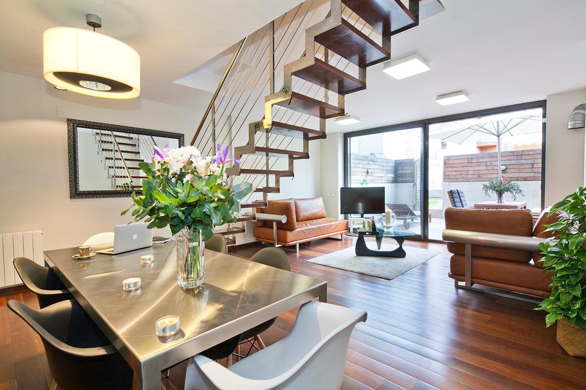 My Space Emirates - Splendid Apartment With Terrace And Pool Near Park Gueell 바르셀로나 객실 사진